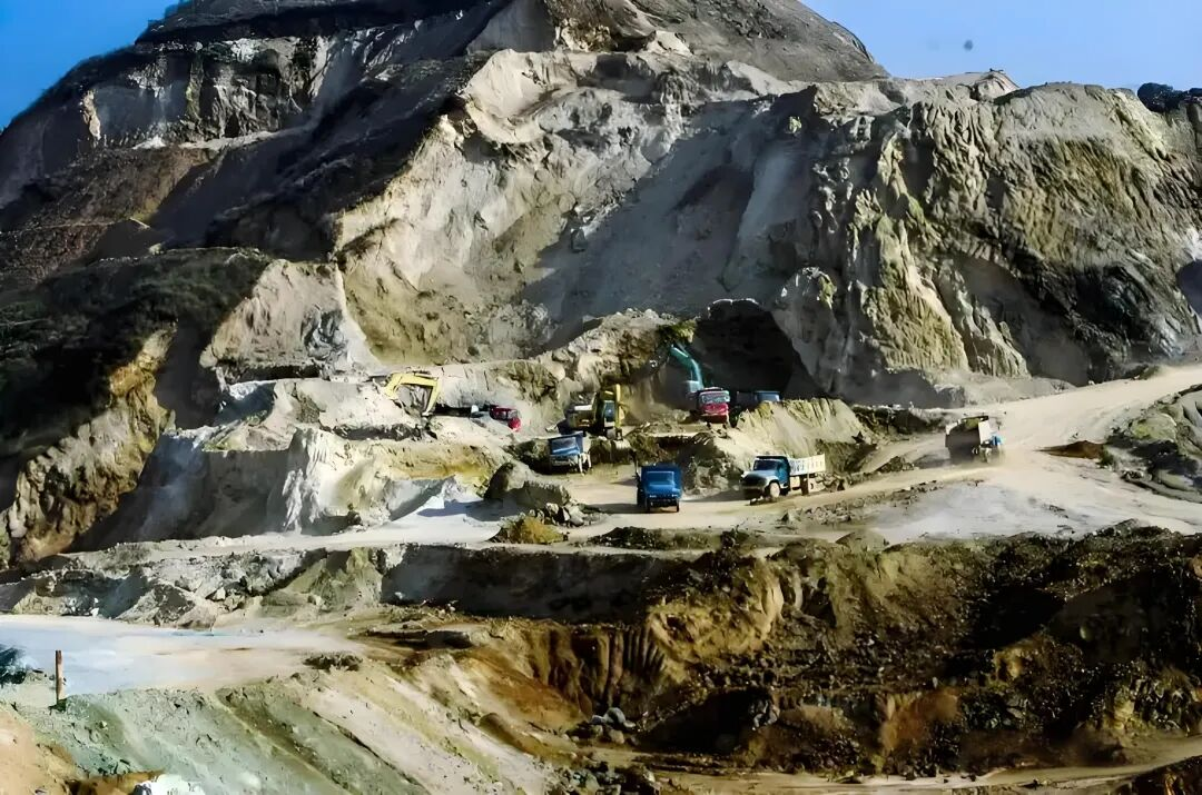 The unremarkable soil, a bargaining chip in the game of major powers: the undercurrents of the rare earths scramble